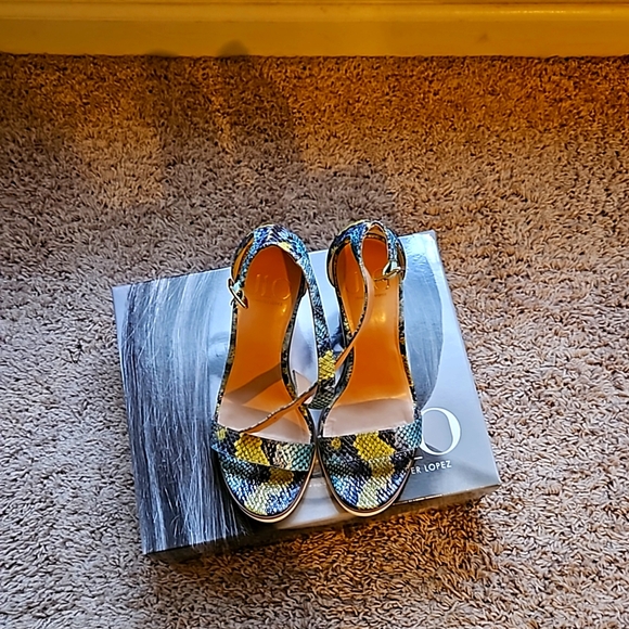 Shoes - Picture 1 of 3